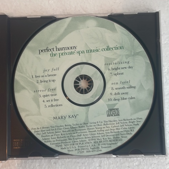 Mary Kay CD Perfect Harmony the private spa music collection - Picture 4 of 5
